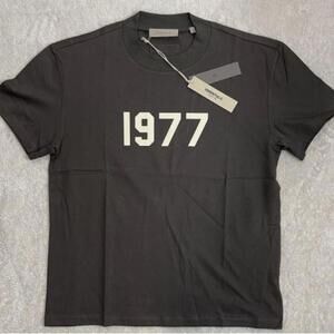 Fear of God Essentials 1977 T-Shirt – Black (Iron) - Large